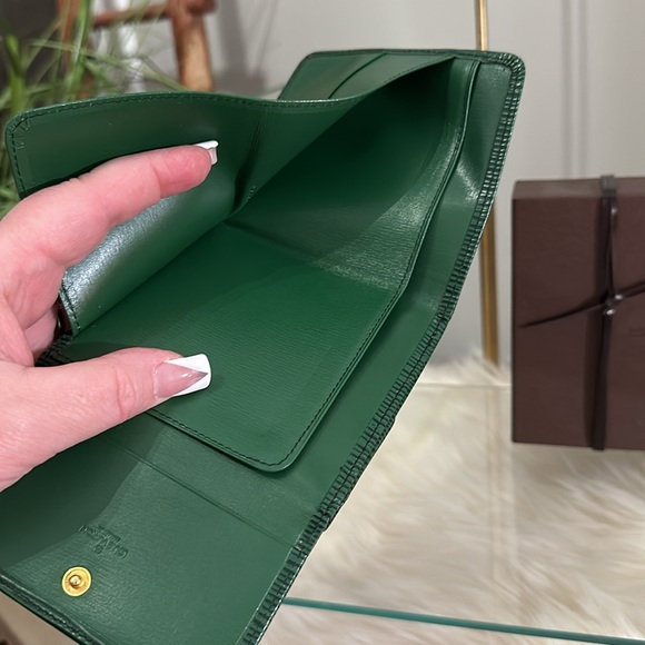 Authentic RARE Louis Vuitton Epi Mallettier Wallet 1990’s Limited Run Collection - Picture 12 of 16